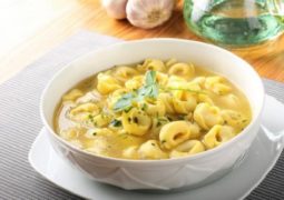 tortellini in brodo di carne a natale